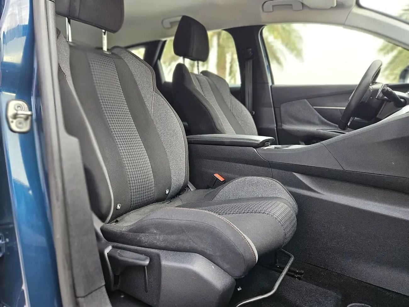 بيجو 3008 Active | GCC Specs | Low Mileage Single Owner Very Clean And Well Maintained