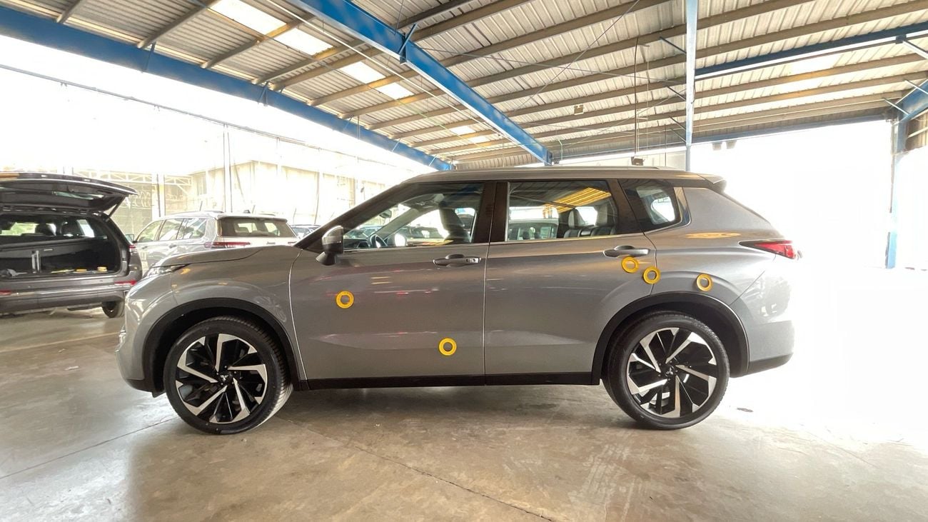 ميتسوبيشي آوتلاندر GLS HIGHLINE 2.5 GLX AUTO 4WD 7SEAT HL SRF | شامل الضمان | 0 ﺪﻔﻋﺓ ﺃﻮﻟﻯ