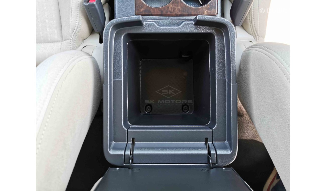 ميتسوبيشي باجيرو 3.5L V6 Petrol, 17" Rims, Front & Rear Fog Light Button, Fabric Seats, 4WD-CD Player (CODE # 4626)
