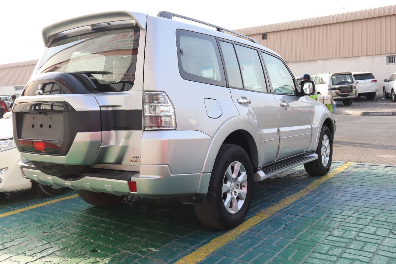 Mitsubishi Pajero GLS 3.5L (189 HP)