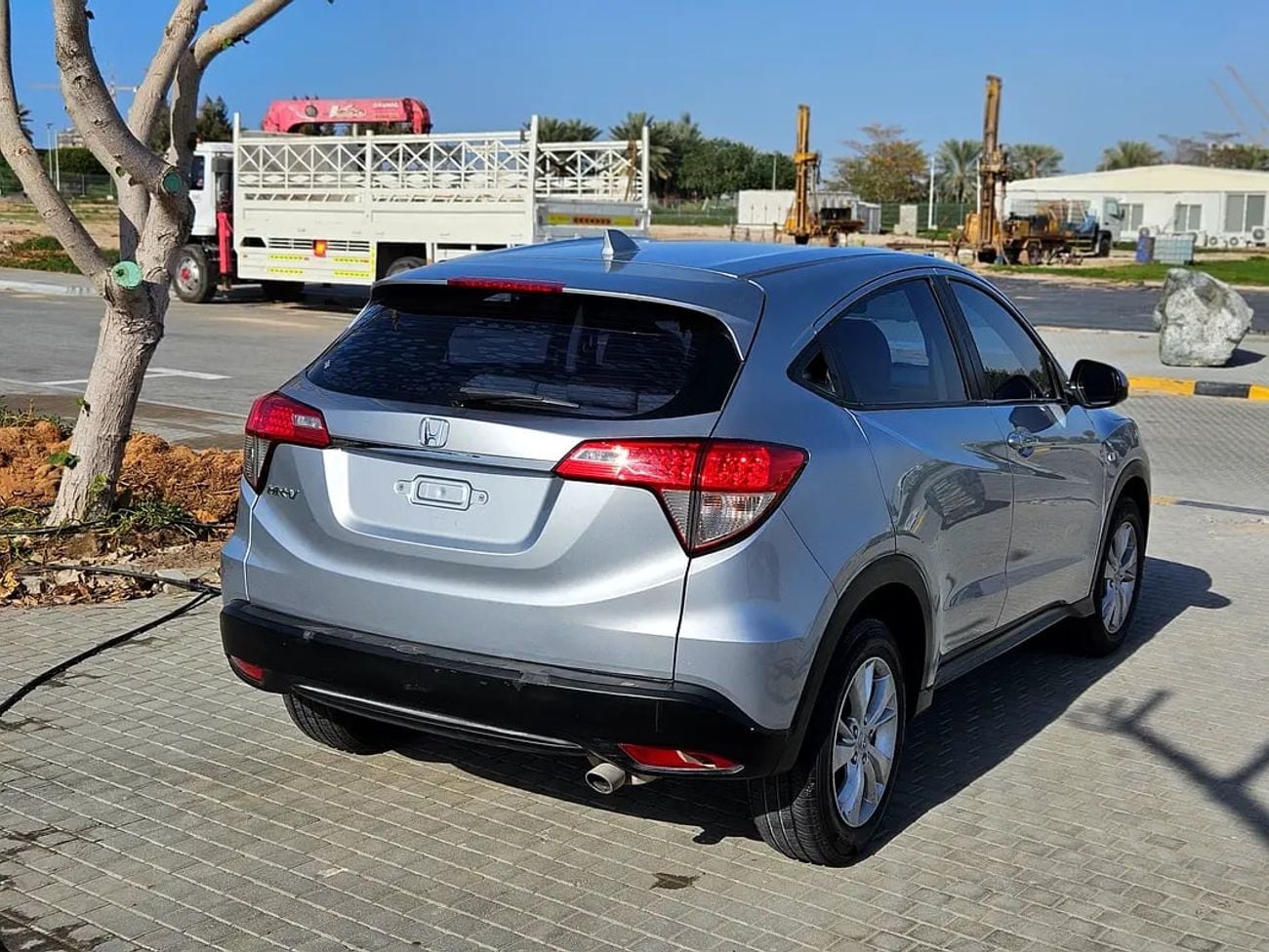 هوندا HRV EX GCC Specs Mid Option Premium Condition Low KM Perfect Compact SUV