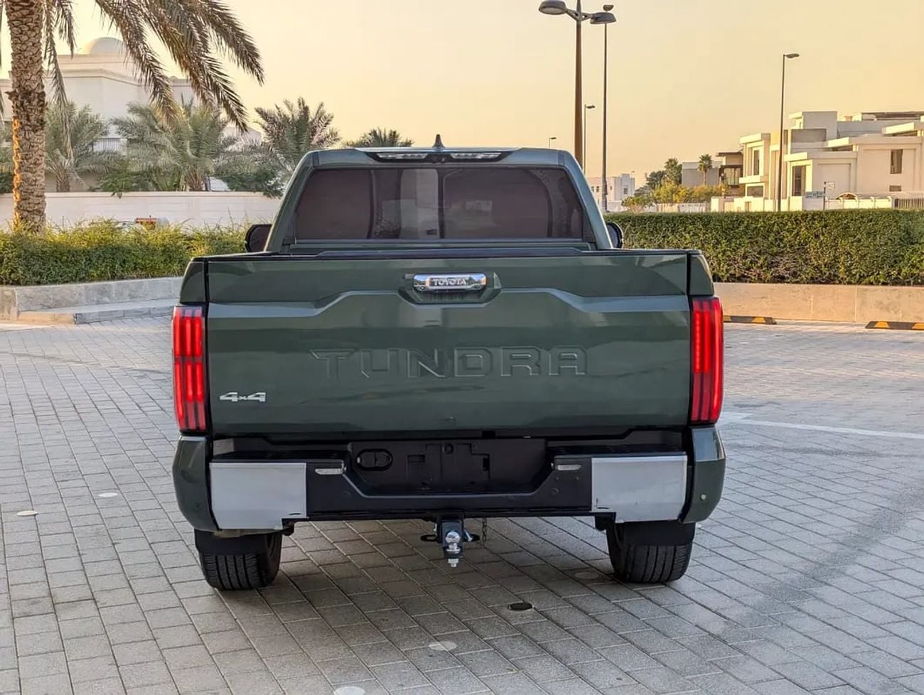 تويوتا تاندرا CREWMAX LIMITED EDITION 4X4 PANORAMIC ROOF IN EXCELLENT CONDITION