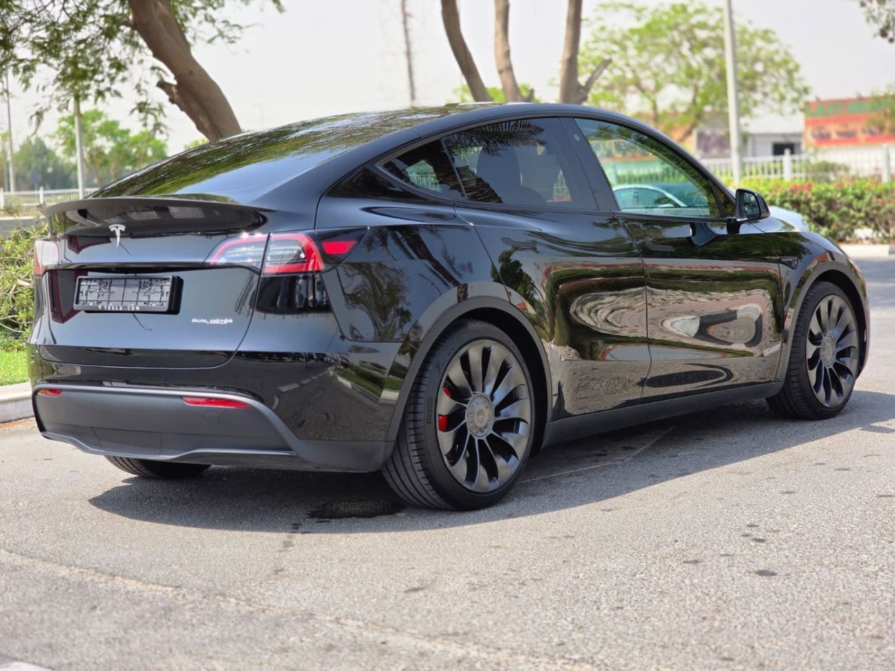 Tesla Model Y Performance (AWD) DUAL MOTOR 4WD 2024 GCC LOW MILEAGE WITH TESLA  AGENCY WARRANTY IN BRAND NEW CONDI