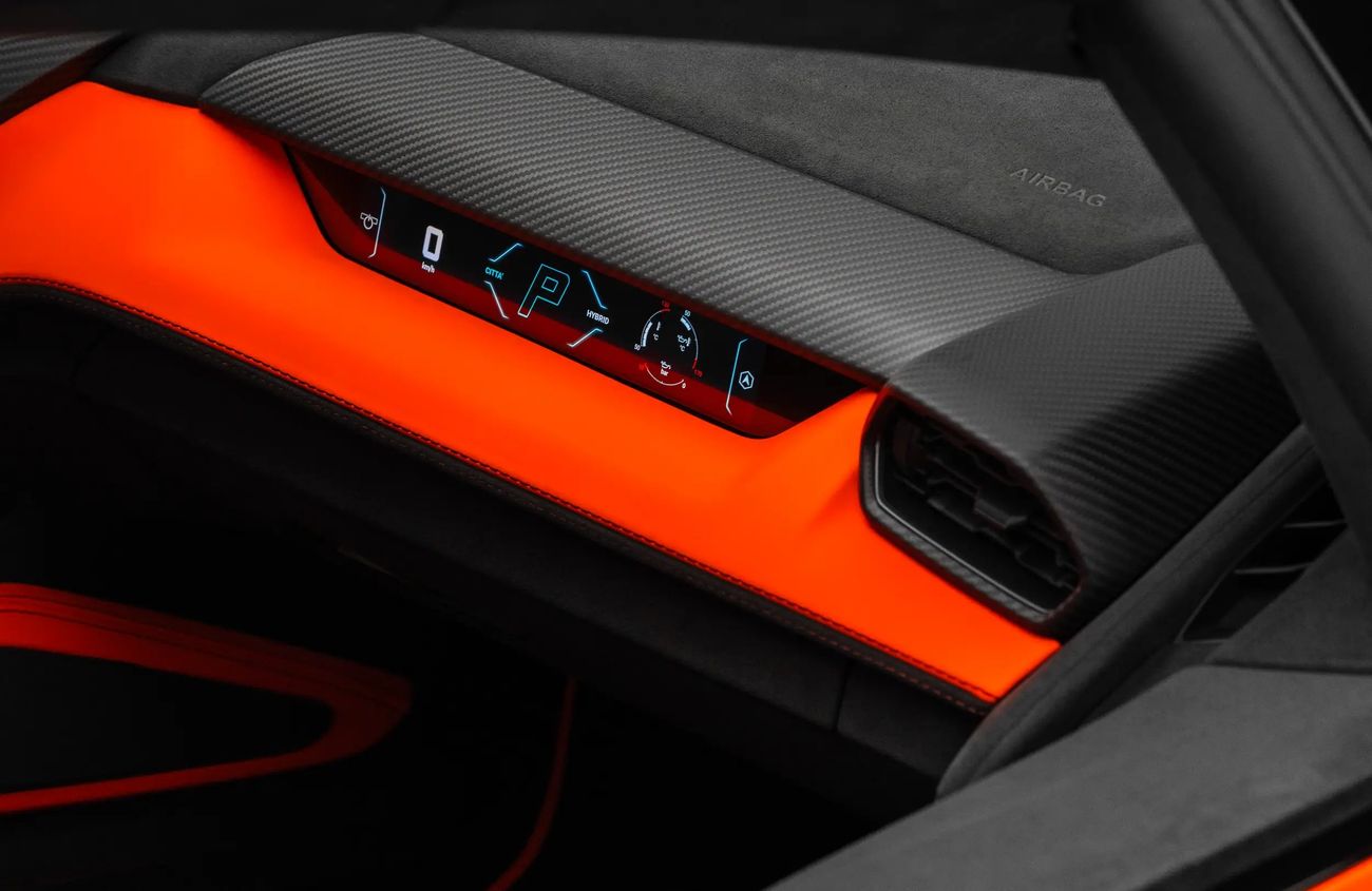 لامبورغيني ريفويلتو 6.5L V-12 Naturally Aspirated Engine + eMotor