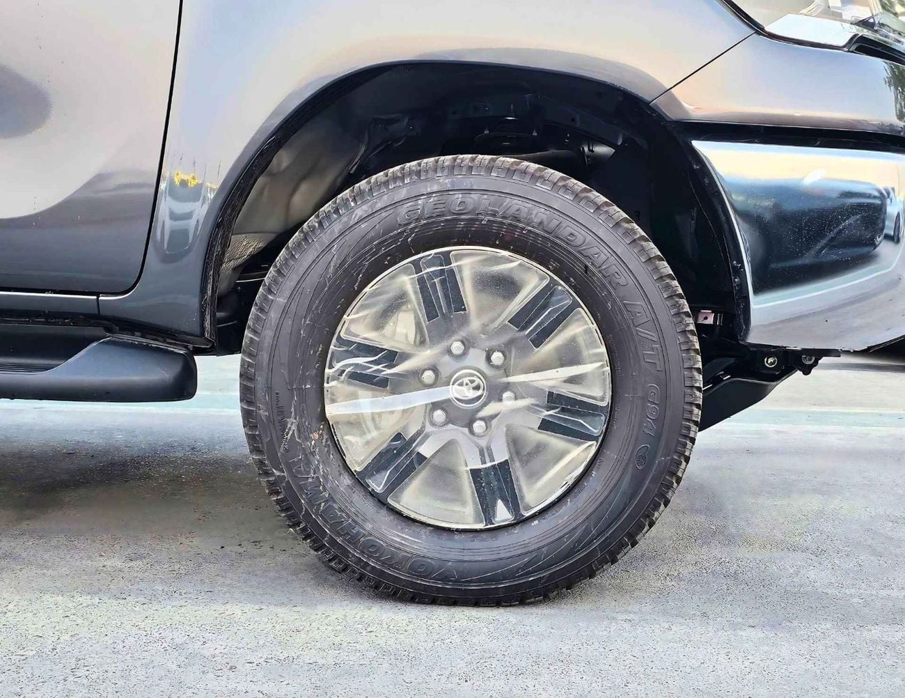 Toyota Hilux SR5 WIDE BODY / DOUBLE CABIN / 2.4L DIESEL A/T 4WD / BLIND SPOT / OVER FENDER / DIFF LOCK (CODE#HDAH