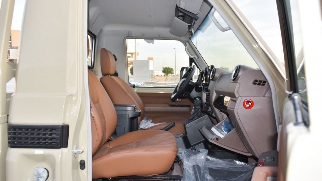 تويوتا لاند كروزر بيك آب LC79 Pickup 4.0L Full Option Automatic