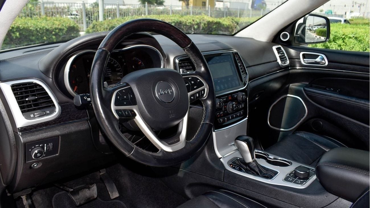 جيب جراند شيروكي 5.7 L V8