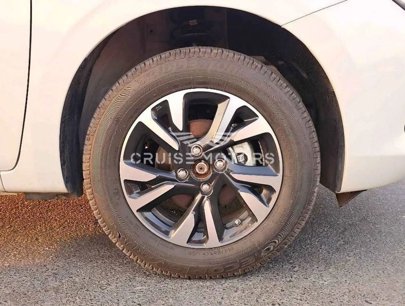 سوزوكي سويفت GLX 1.2L - Automatic . Petrol . Front Wheel Drive . 5 Seats . 5 Doors