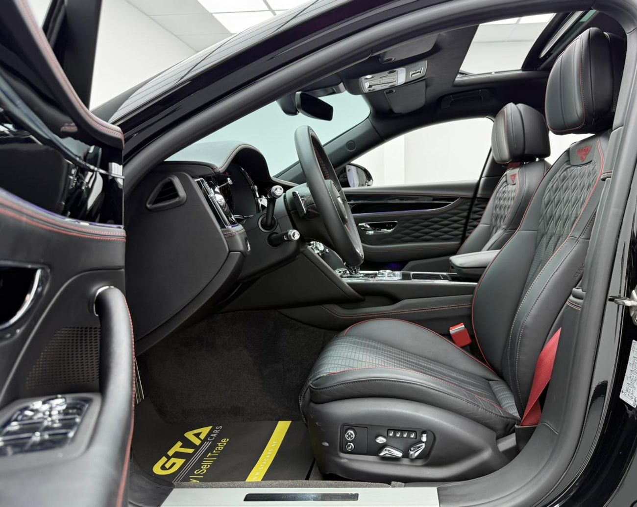 بنتلي فلاينج سبور 6.0T W12 2020 Bentley Flying Spur, Bentley Warranty+Full Service History ,GCC