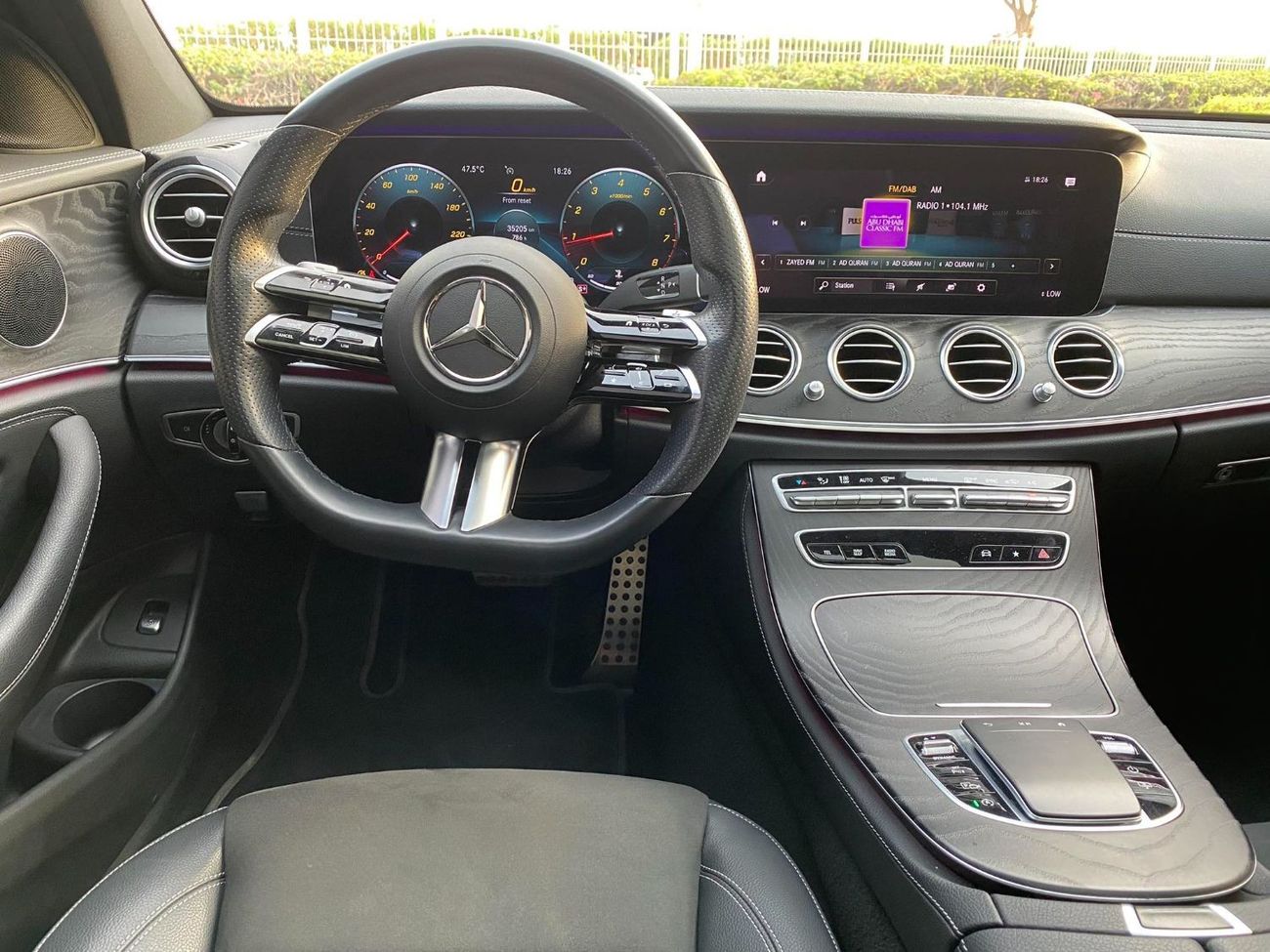 Mercedes-Benz E300 Premium GCC SPEC UNDER WARRANTY AND SERVICE