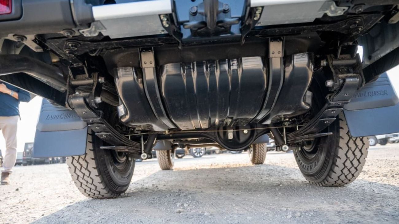 تويوتا لاند كروزر 70 LX LC 76 4.0L Petrol | Manual | Four Wheel Drive | 6 seats | 5 Door