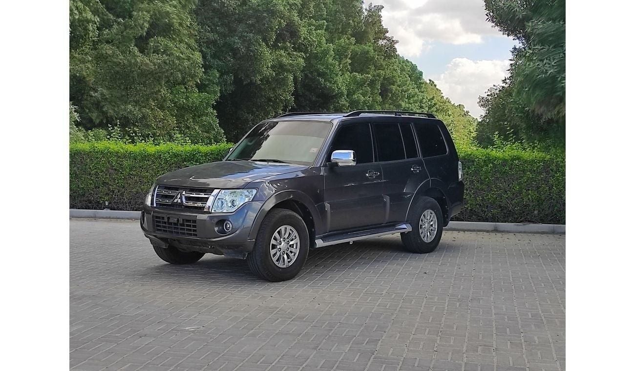 Mitsubishi Pajero GLS 3.5L (186 HP) (7 Seater) Mitsubishi pajero 2013  full automatic