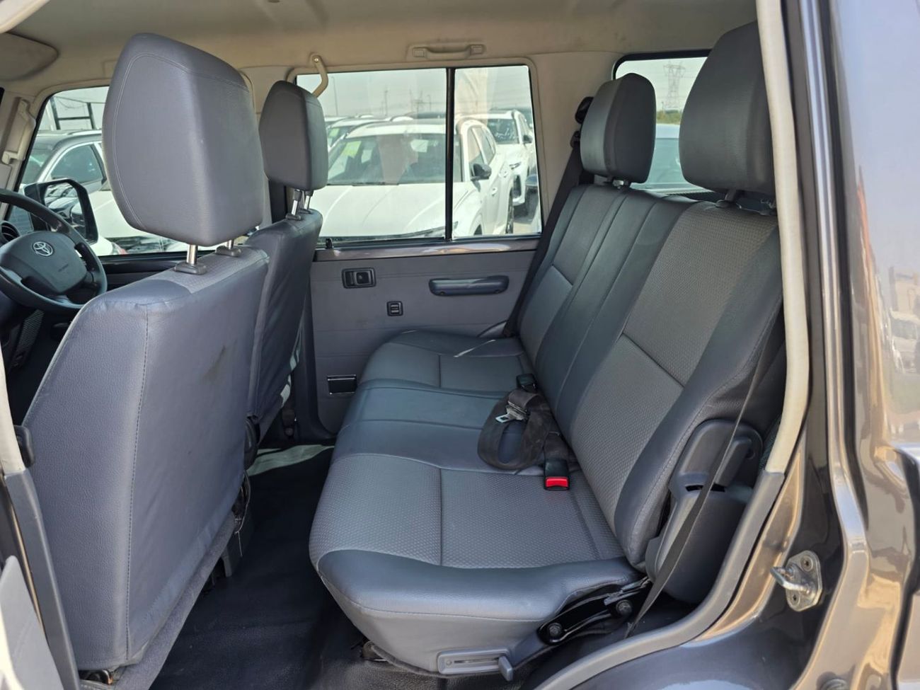 Toyota Land Cruiser 70 RIGHT HAND DRIVE ONLY FOR EXPORT 4.5 LITER 9 SEATS