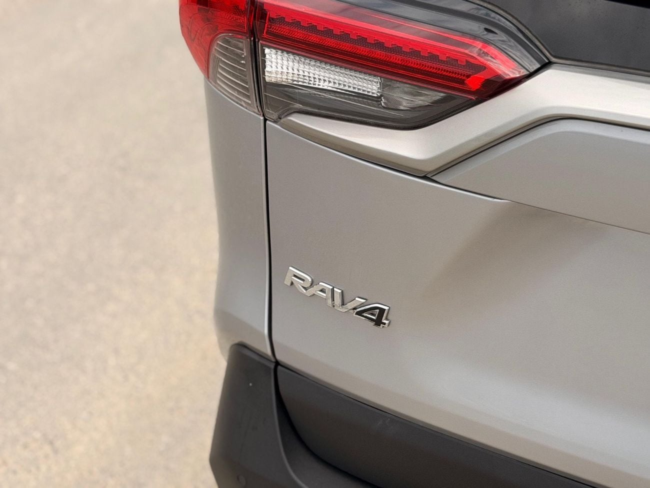Toyota RAV4 LTD HEV Cruiser