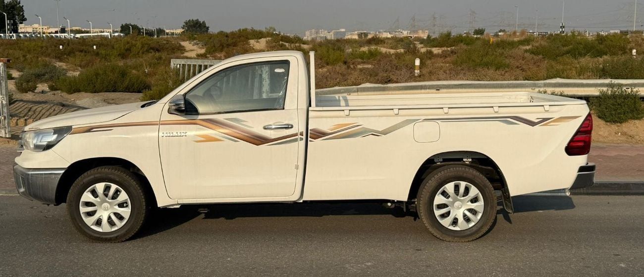 تويوتا هيلوكس GL 2.4L Single Cab Utility