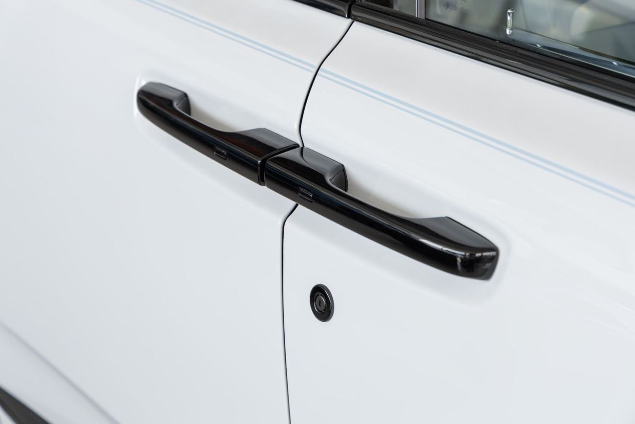 رولز رويس كولينان ROLLS-ROYCE CULLINAN | BLACK BADGE | FULL OPTIONS | BESPOKE SOUND SYSTEM | GCC SPECS | DEALER WARRAN