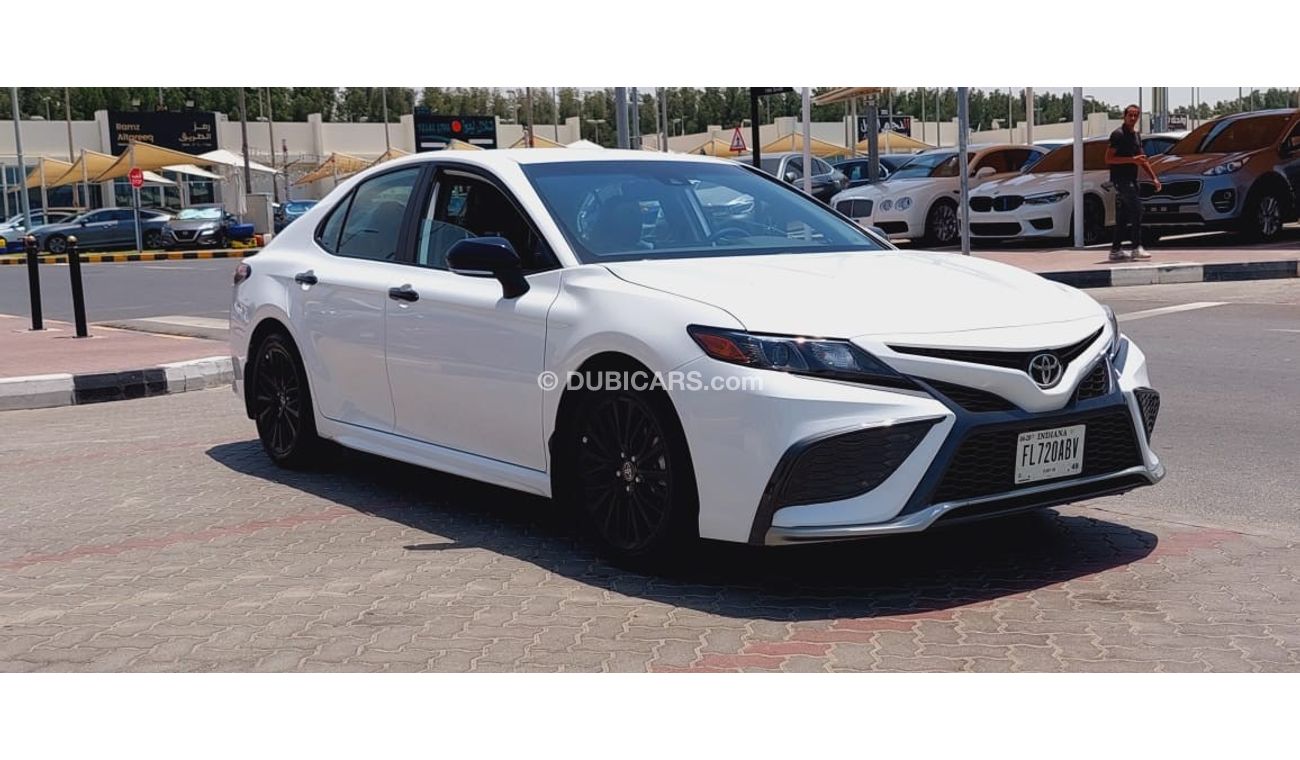 Toyota Camry SE Low mileage