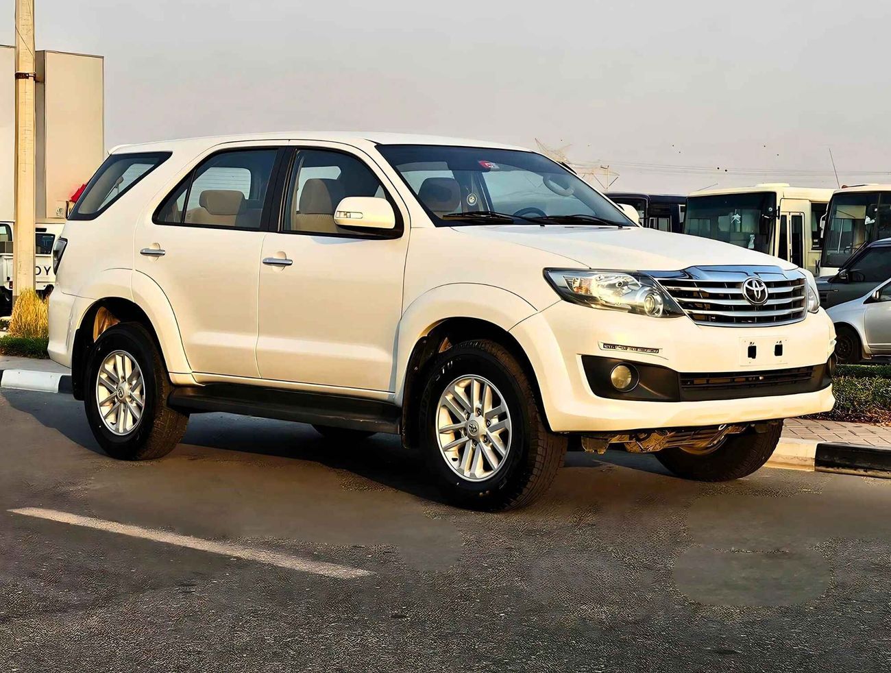 Toyota Fortuner V4 GCC/ 4WD/ LOW MILEAGE/ SINGLE OWNER/ NON ACCIDENT/ EXCELLENT CONDITION/ LOT# 65624