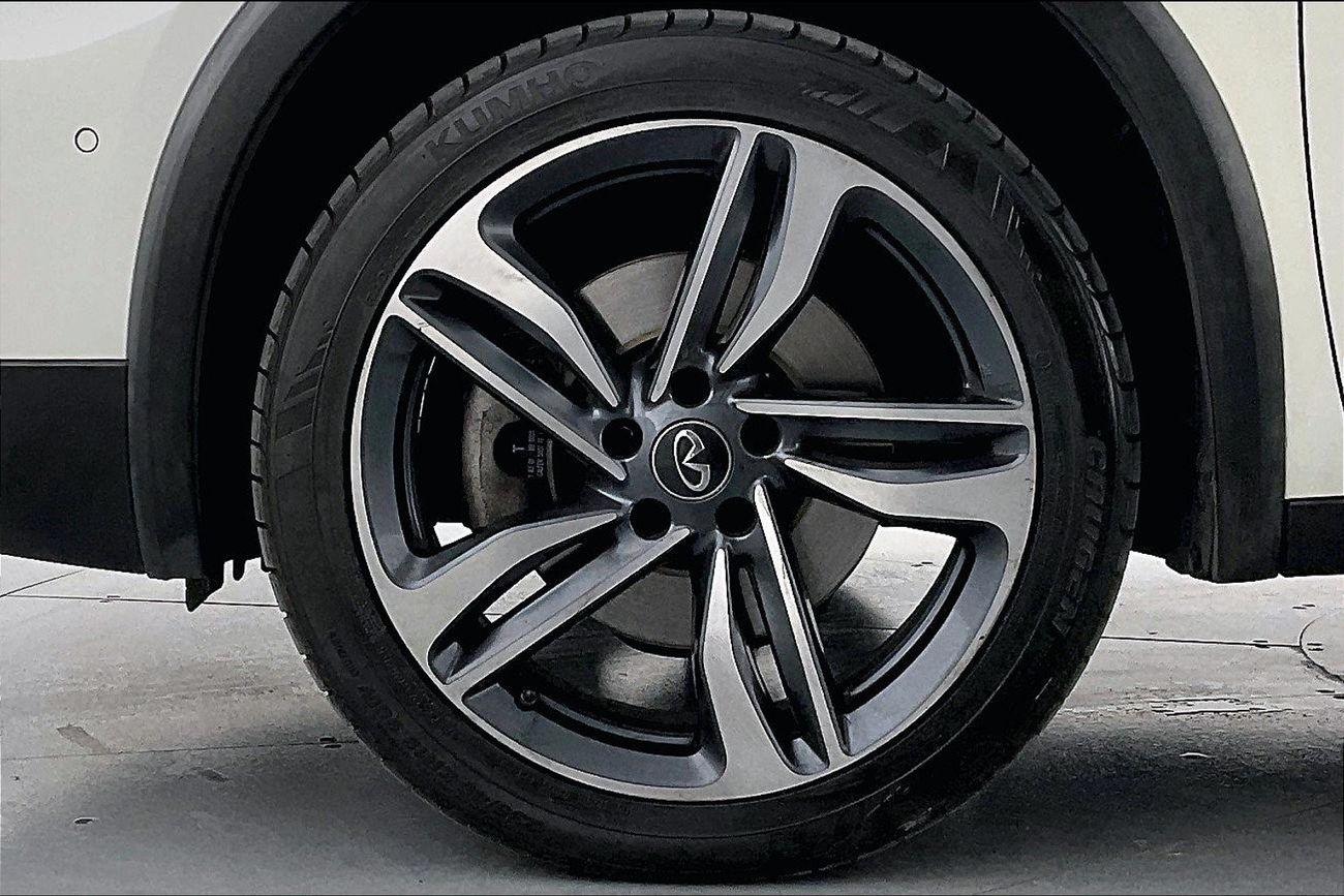 Infiniti QX30 Premium