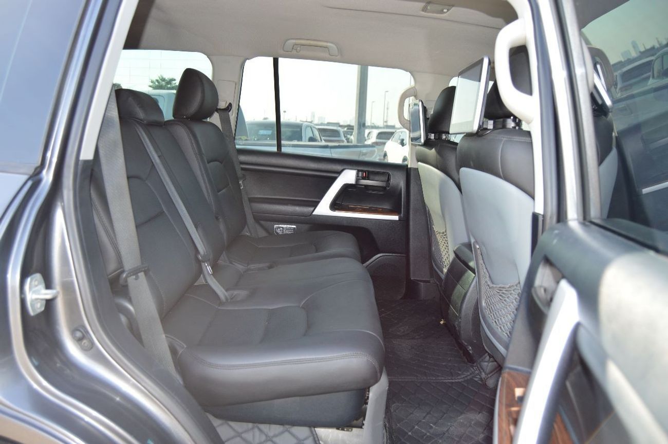 تويوتا لاند كروزر Diesel ,Right Hand Drive  4WD