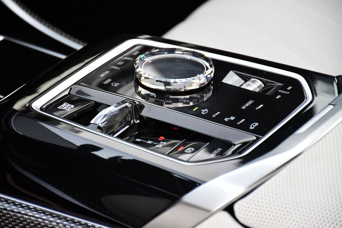 بي أم دبليو 735i BMW 735I M KIT 2026 GCC