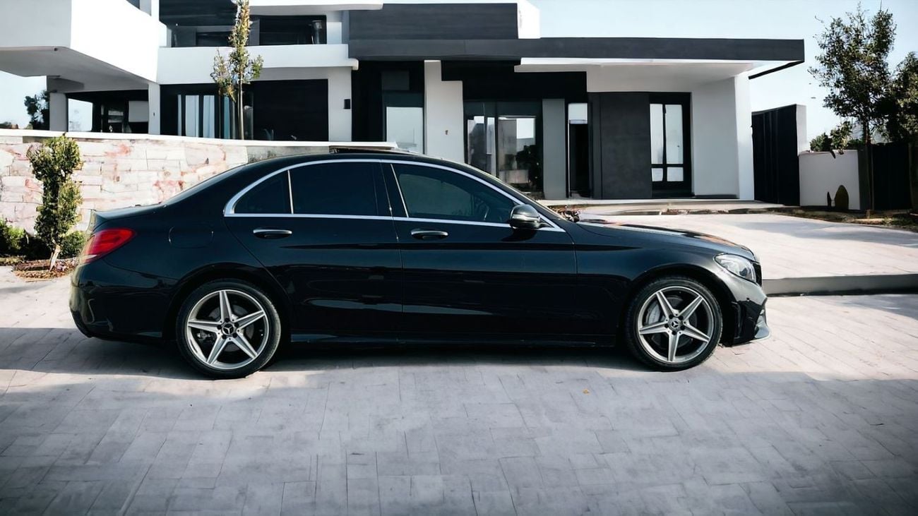 Mercedes-Benz C 300 Luxury AED 1040 PM | Mercedes C300 AMG 2018 | No Accident History | Well Maintained
