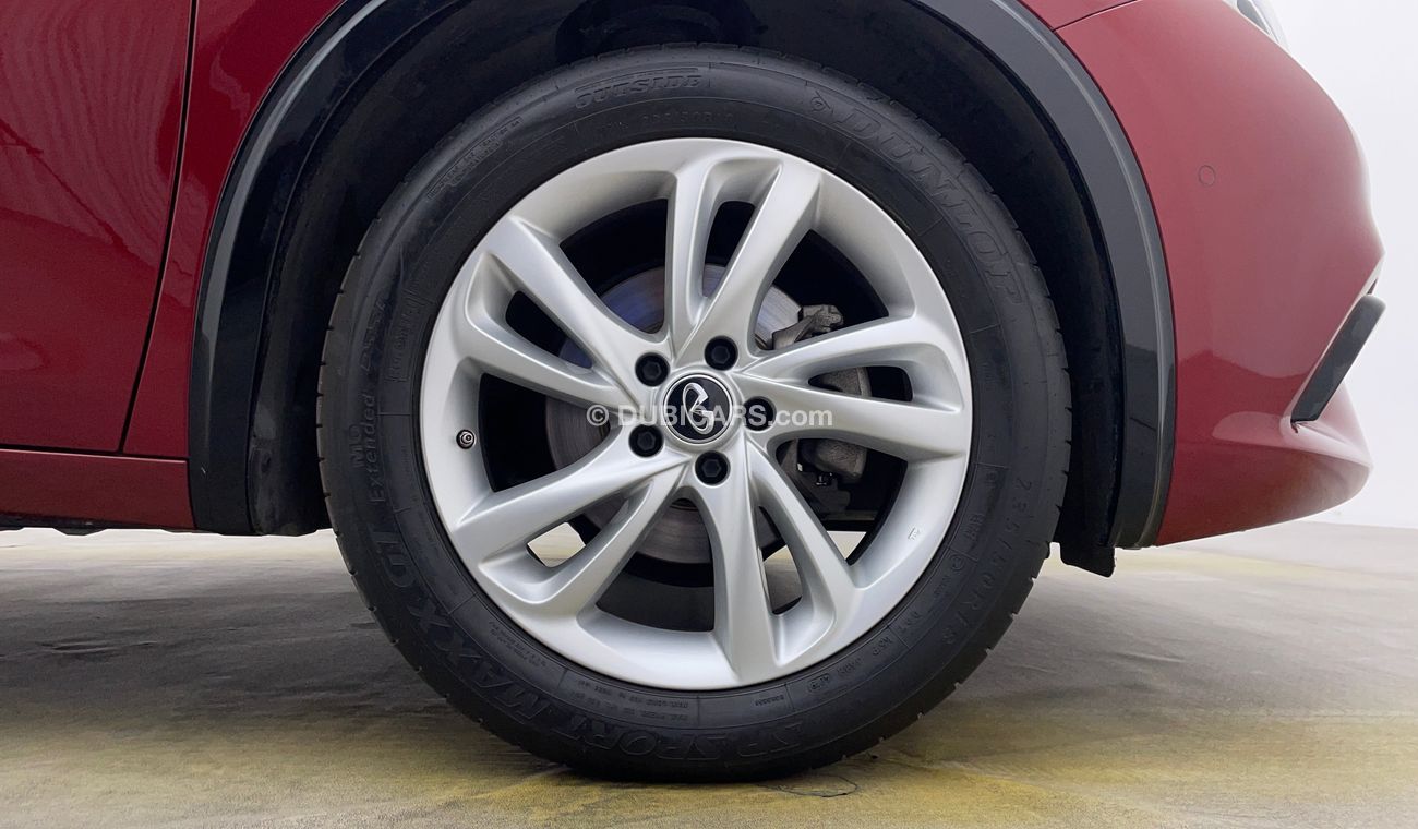 Infiniti Q30 Lexue 1600