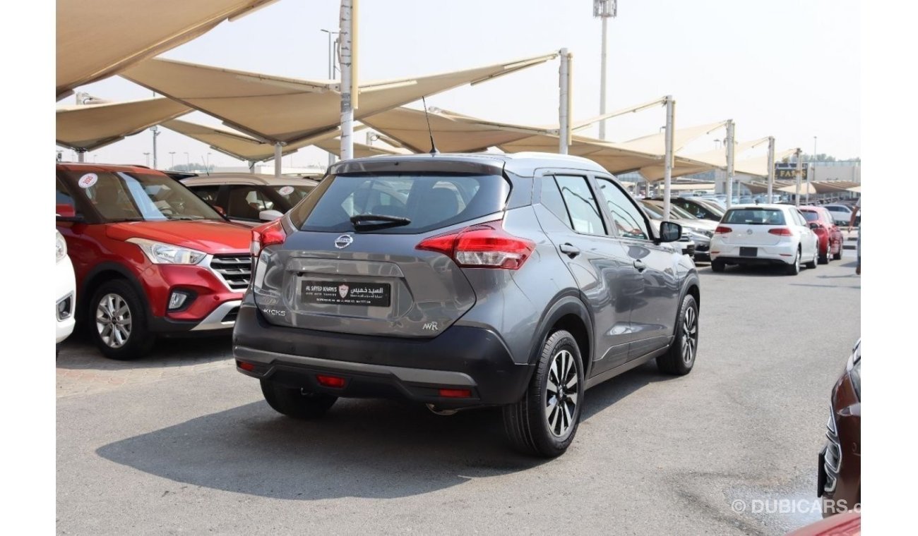 Nissan Kicks SV ACCIDENTS FREE - GCC - ORIGINAL PAINT - ENGINE 1600 CC - PERFECT CONDITION INSIDE OUT