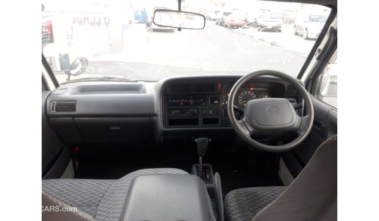 تويوتا هاياس Toyota Hiace RIGHT HAND DRIVE (Stock no PM 803)