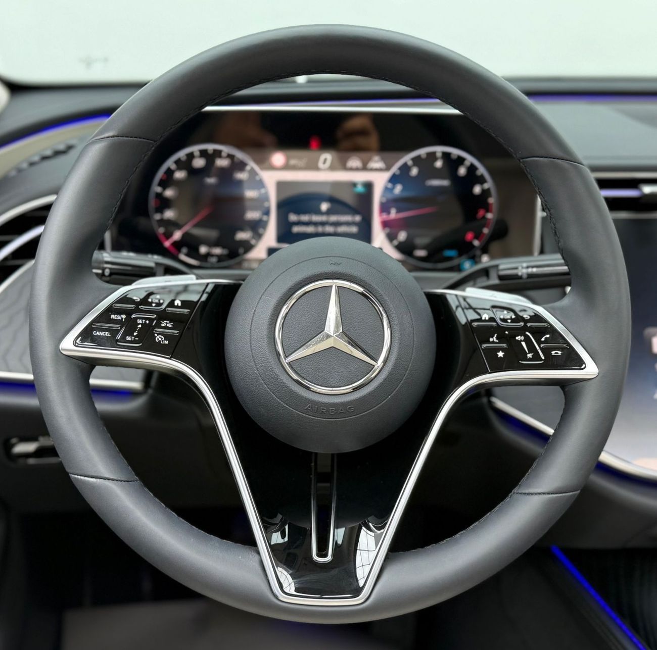 مرسيدس بنز E200 2.0L 2024 Mercedes Benz E200 AMG, Warranty, Fully Loaded, Very Low Kms, Excellent Condition, Korean