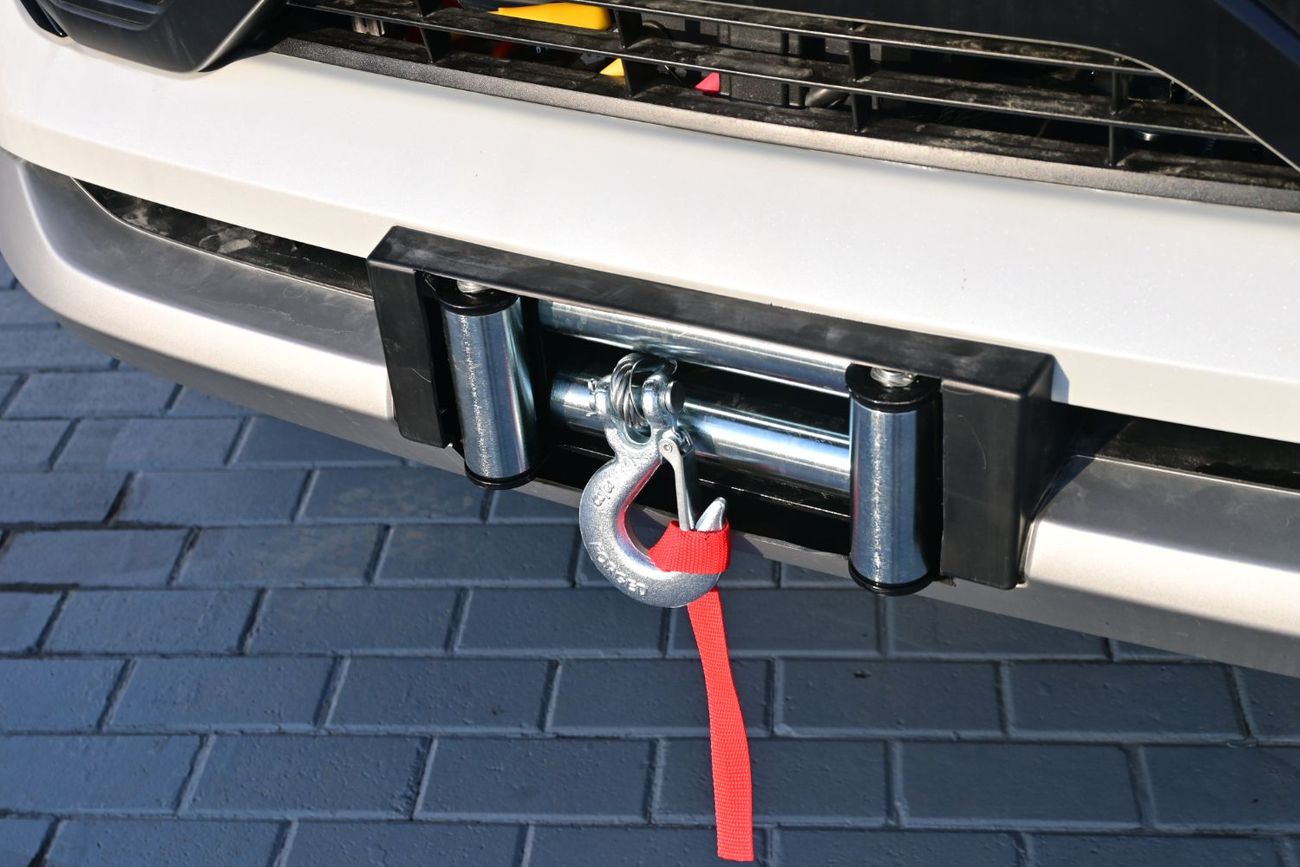 تويوتا هيلوكس Toyota Hilux GR Sport 4.0L V6, Petrol, 4WD, Pickup Color White Model 2025