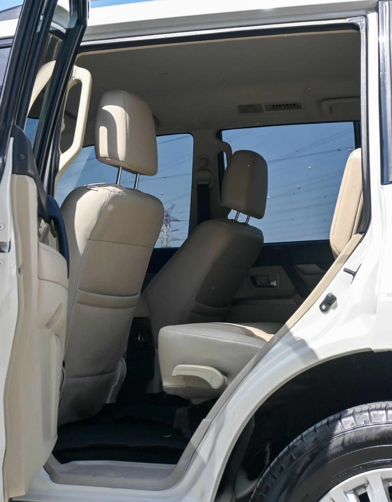 Mitsubishi Pajero GLS Mid 3.8L (274 HP) Mitsubishi Pajero 3.8L 2020 GCC Original Paint accident-free