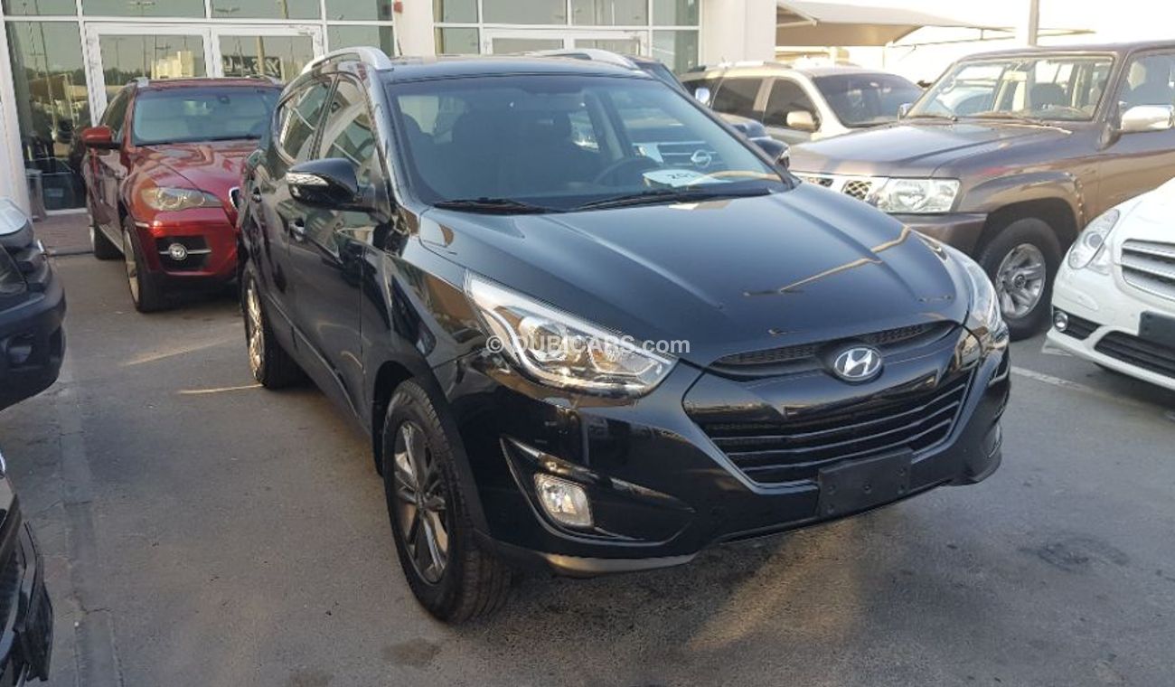 Hyundai Tucson 2015 model standard options low mileage  Full automatic  Gcc specs