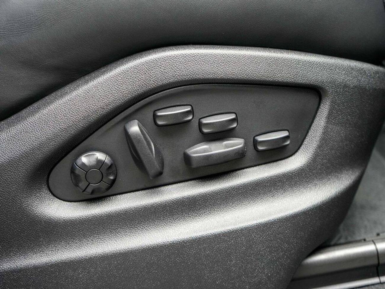 Porsche Cayenne E-Hybrid Coupe 4.0 V8 E-Hybrid 25.9kWh Turbo TiptronicS 4WD Euro 6 (s/s) 5dr (EXPORT ONLY)