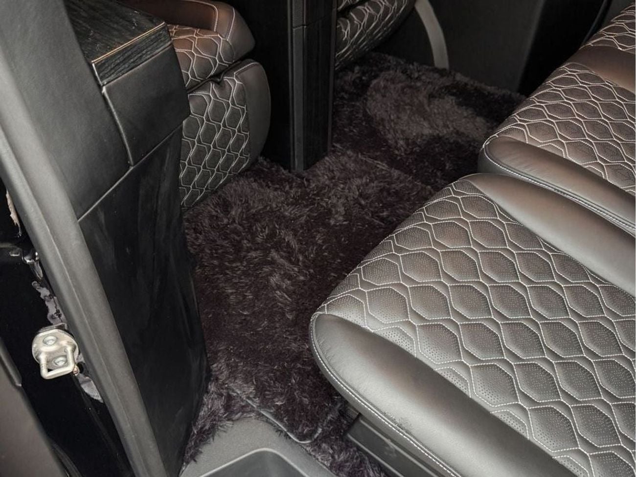 Mercedes Benz V300 AVANTGARDE VIP Conversion Brand New 2025 Model in RHD or LHD