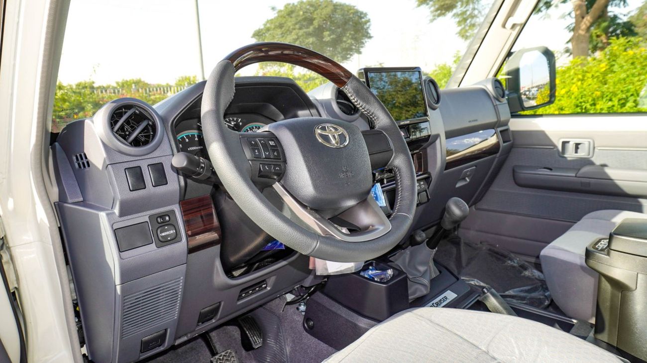 Toyota Land Cruiser 70 ECT0065 - Toyota Land Cruiser Hardtop 5 Doors - 4.0L Petrol Manual - White (With Snorkel)