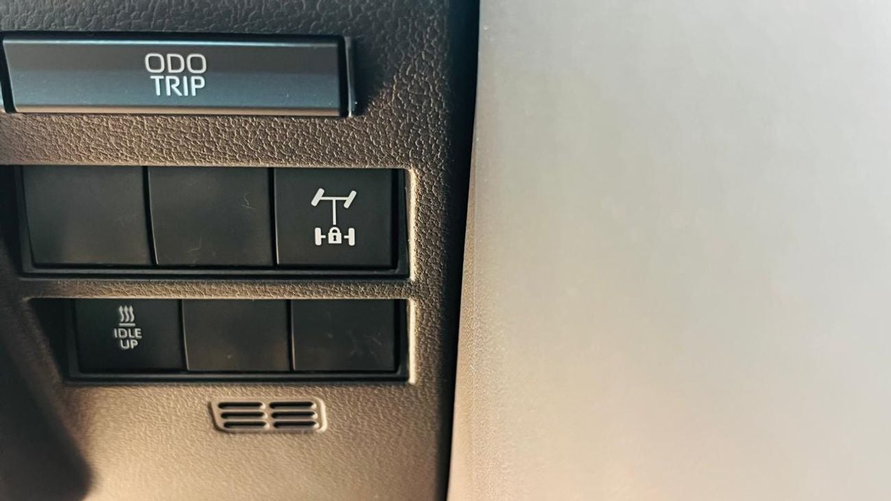 Toyota Land Cruiser GXR