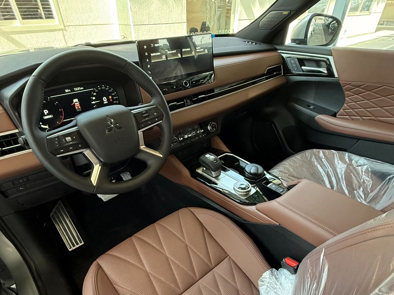 ميتسوبيشي آوتلاندر OUTLANDER 2.5 P-LINE 4WD **EXPORT ONLY**التصدير فقط خارج الخليج**