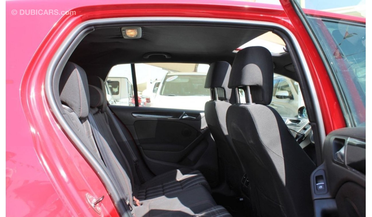 Volkswagen Golf GTI ACCIDENTS FREE - GCC - PERFECT CONDITION INSIDE OUT - 2000 CC