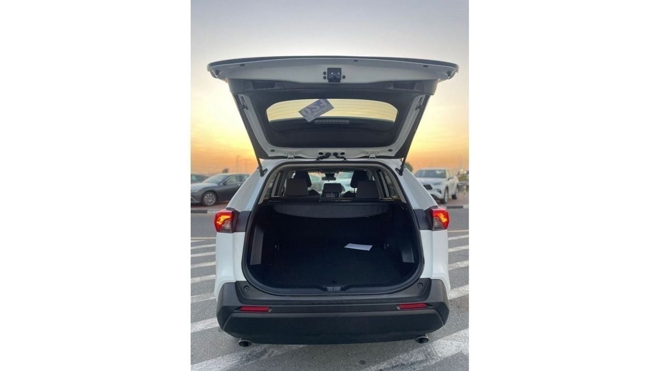 تويوتا راف ٤ 2021 Toyota Rav4 XLE 2.5L V4 Push Start Electric Seat -  UAE PASS
