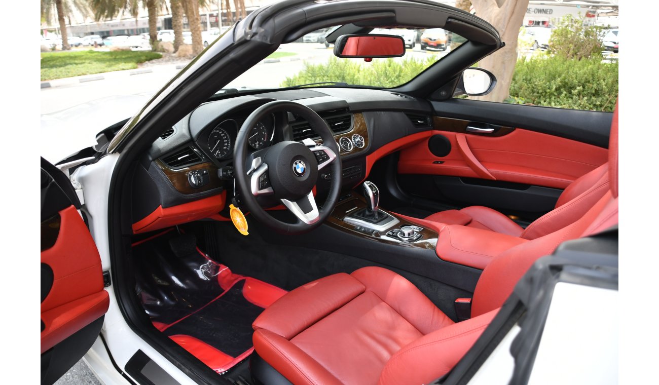 BMW Z4 2010 - GCC SPECS - 3.5L - V6 - CONVERTIBLE - Phenomenal poise