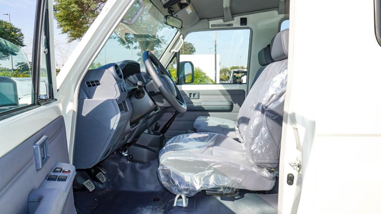 Toyota Land Cruiser 70 ECT0068 - Toyota LC78 Hardtop 3DR - 4.0L Petrol Manual White - Basic