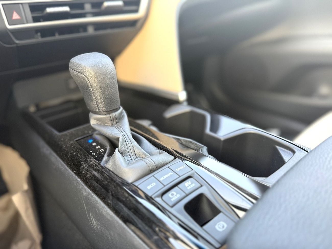 تويوتا كامري XLE 2.5L Hybrid