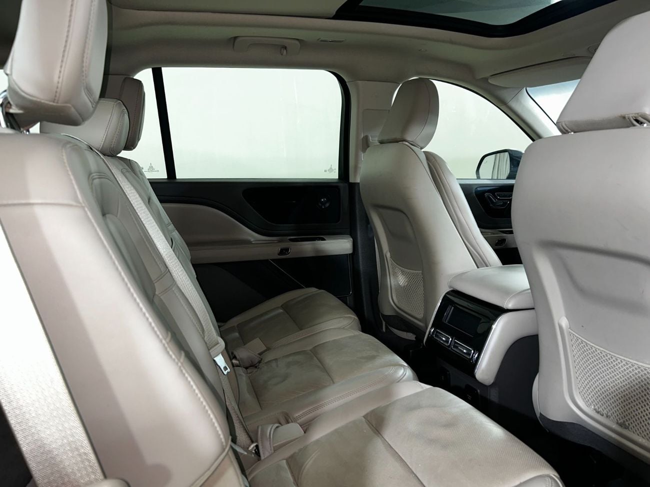 Lincoln Aviator Reserve 3.0L AVI322 / FREE Insurance + Registration / AL TAYER MOTORS / AL QOUZ SHOWROOM