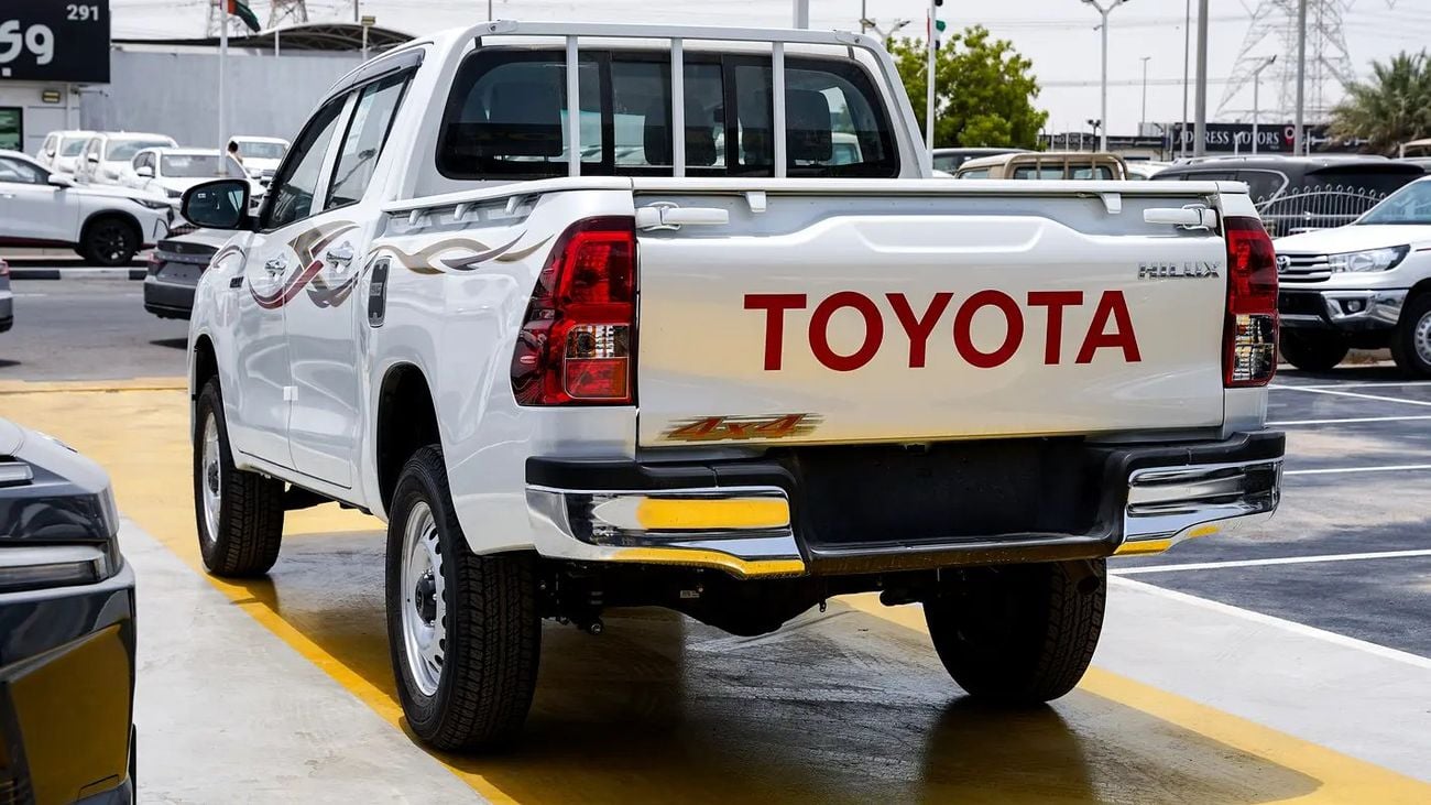 Toyota Hilux GLX 2.4L DIESEL - GCC Specs - Brand New!