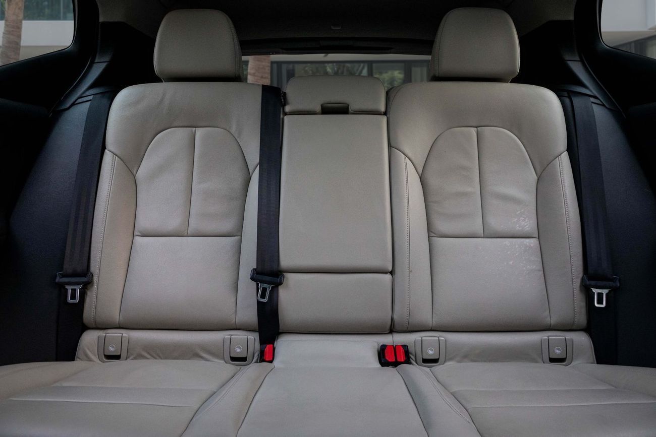 Volvo XC40 1,959 P.M  | 0% Downpayment | Low Km | Panoramic Roof!