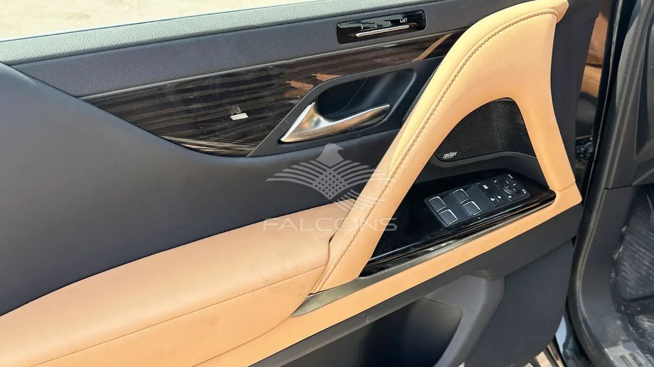 Lexus LX 600 3.5L LX URBAN 10 AT