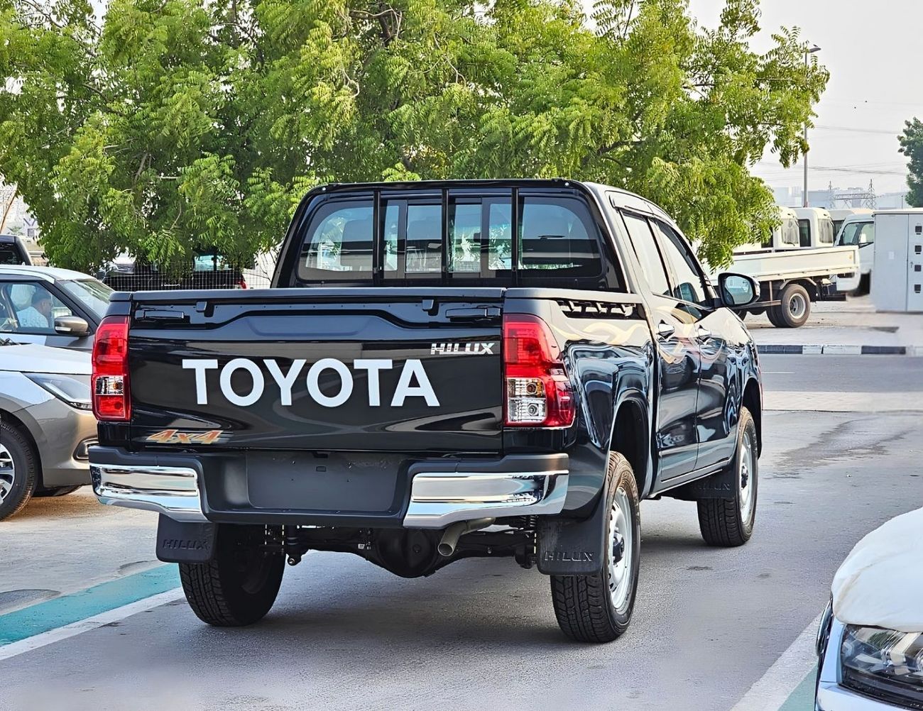 Toyota Hilux NARROW BODY DOUBLE CABIN NARROW BODY BASIC || DOUBLE CABIN / 2.7L PETROL V4 A/T / BED LINER | WINDOW VISOR | REAL CHROME BUMP