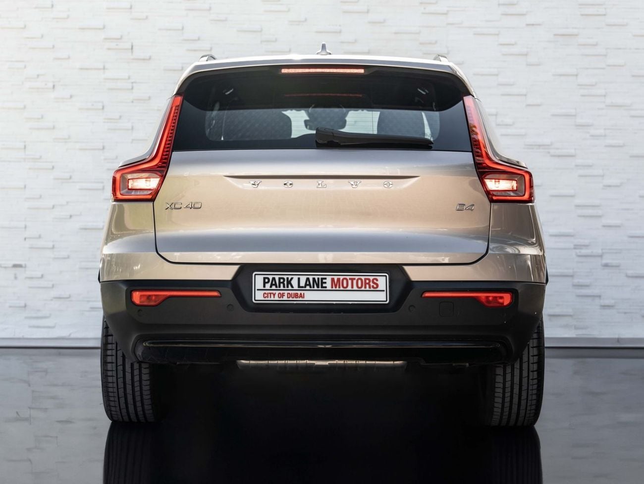 فولفو XC 40 ULTIMATE DARK Volvo XC40 2024