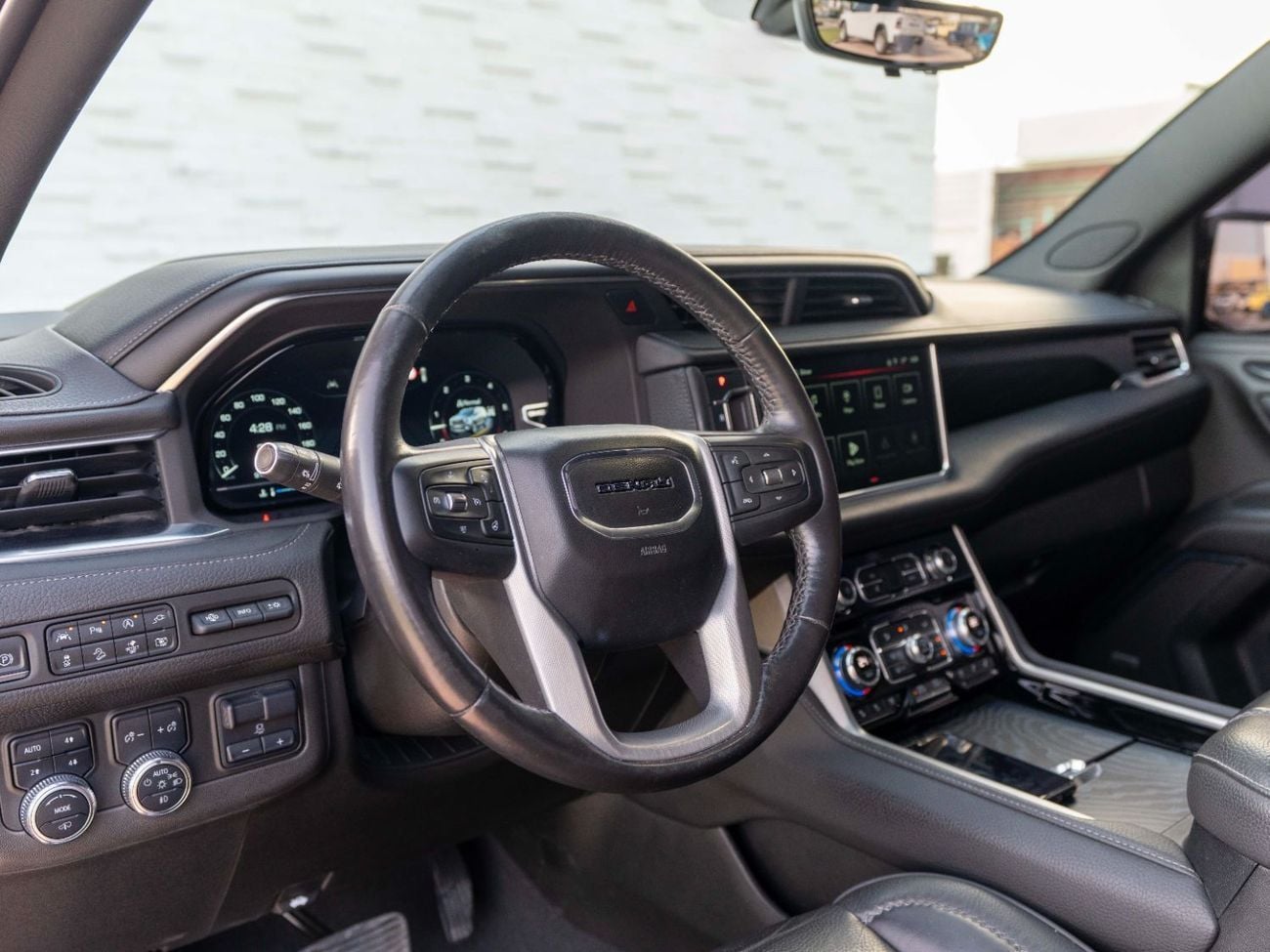 GMC Yukon Denali 6.2L (8 Seater)